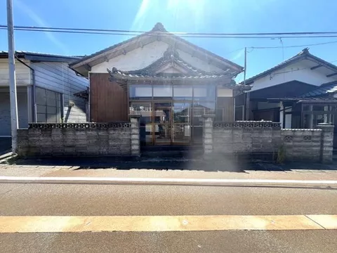 Single-story house, property delivered as-is ♪ You can remodel it as you like ♪