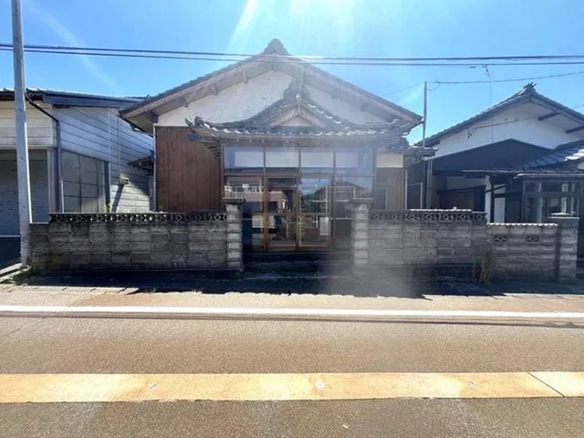 Single-story house, property delivered as-is ♪ You can remodel it as you like ♪