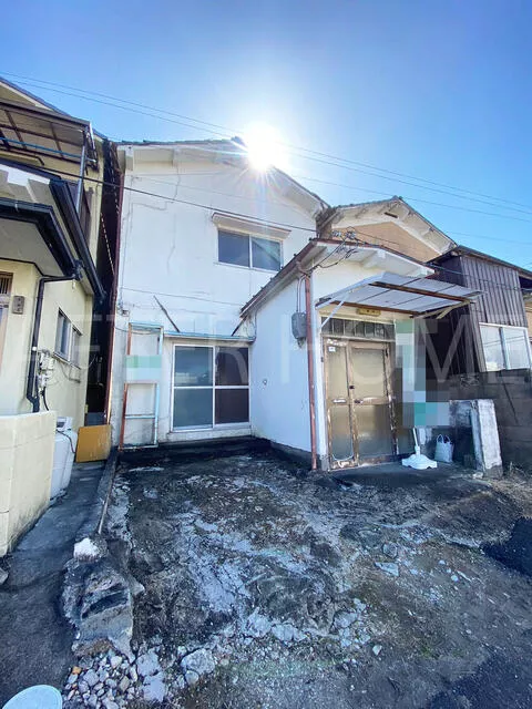 9 minutes on foot from Kyoto Tango Railway Miyamai Line "Tango Yura" Station