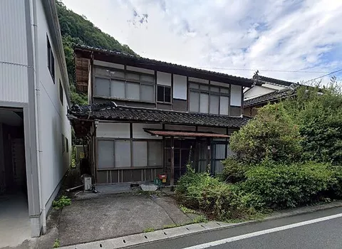 Used single-family home Misaki Town Nishikawa Detached House