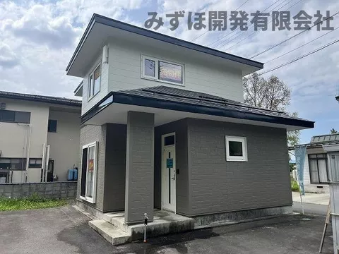 The building area is 85 square meters, making it user-friendly
