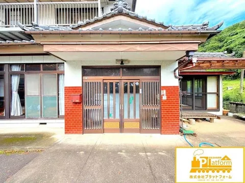 [Reservations for viewings welcome] Spacious land over 100 tsubo♪ Parking for 4 cars♪ Living environment surrounded by nature♪