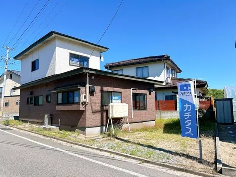 [Open House Held] Interior and exterior renovations completed // Parking for 2 cars available // Garden space available // Quiet residential area