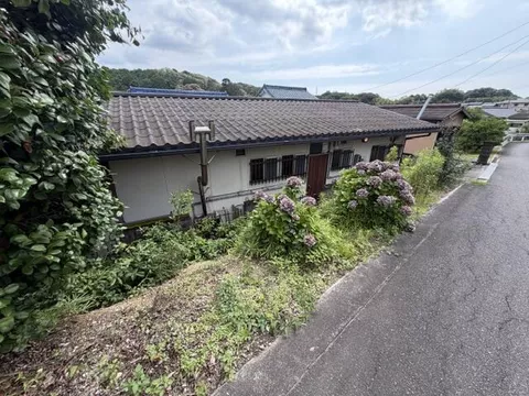 Akai Town, Chita District, Oaza Yataka, Nakagumi (Akai Station) Single-story building 4DK