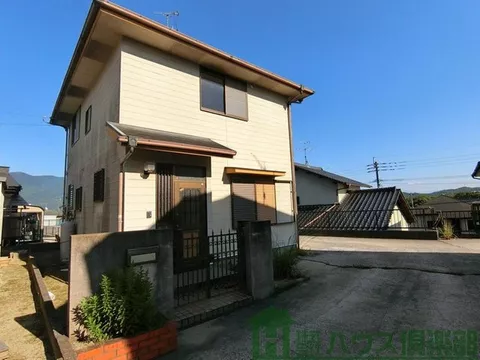 Built in 1991 at this price! Parking for 2 cars available! Each room is about 6 tatami mats in size!