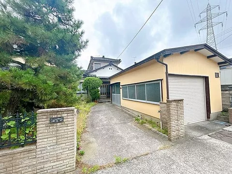 Used single-family home in Sakata City, 2-chome Higashi Izumi, house
