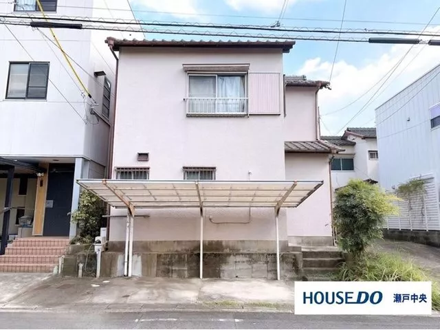 Within a 10-minute walk to supermarkets and convenience stores! With a carport! Approximately a 15-minute walk to Setoguchi Station.