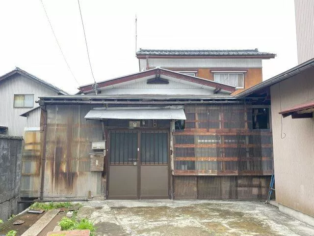 Katsuyama City, Sakaemachi 2-chome (Katsuyama Station) 2-story building 5DK