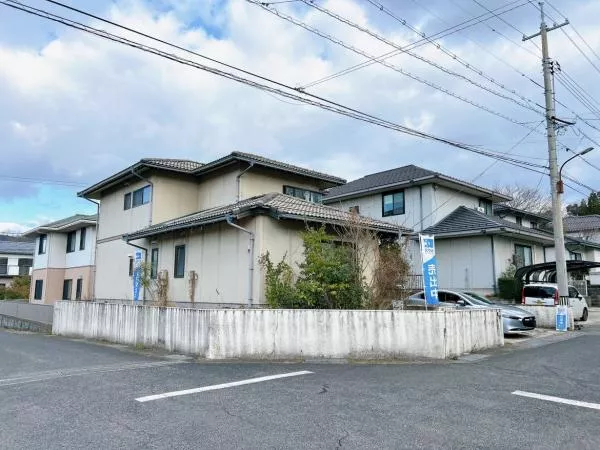 Nijigaoka-cho, Kurayoshi-shi (Kurayoshi station) 2F 5LDK

10,990,000 yen