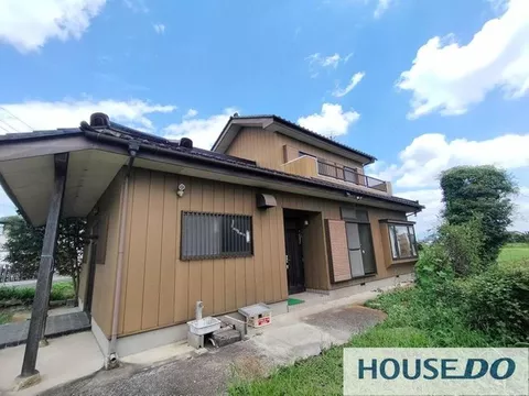 Used house with store on 63 tsubo of land, parking for 2 cars, currently vacant and available for immediate viewing