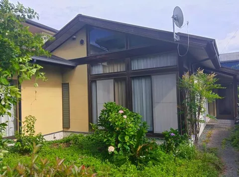 Niihama City Yakumo Town (Niihama Station) 2-story building 4LDK