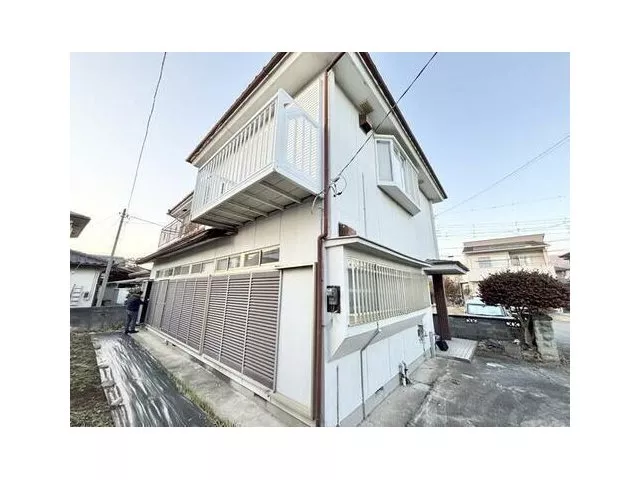 Popular Sumiyoshi area. There are 2 buildings on the property, and the single-story house has been newly renovated for water facilities, suitable for multi-generational use.