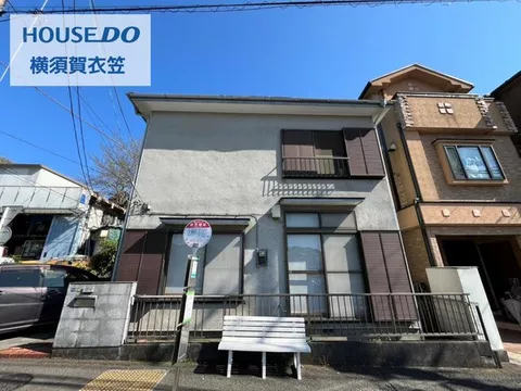 A sunny and quiet residential area. A spacious 5K ensures a peaceful living.