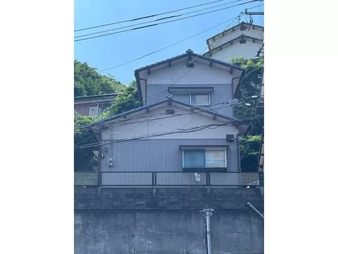 The 6-tatami DK and 4.5-tatami Japanese-style room are adjacent, and if you open the sliding door, it becomes a large space of 10.5 tatami!