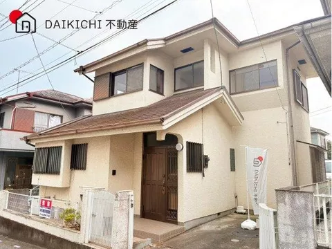 Spacious 9-tatami master bedroom! Plenty of space even with a large bed♪