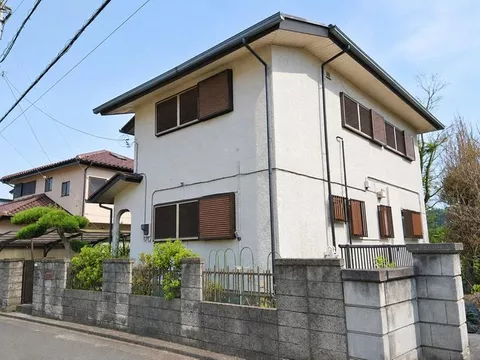 A detached house located in a quiet residential area. The balcony offers a peaceful view of the rural landscape. - Image 1