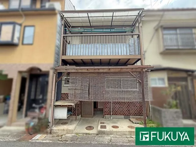 A terrace house located in a quiet residential area surrounded by nature! 4 minutes on foot to Miyake Hachiman Station!