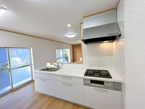 [Open House] Interior and exterior renovations in progress / Earthquake reinforcement work / Water area replacement / Parking for 3 cars available /