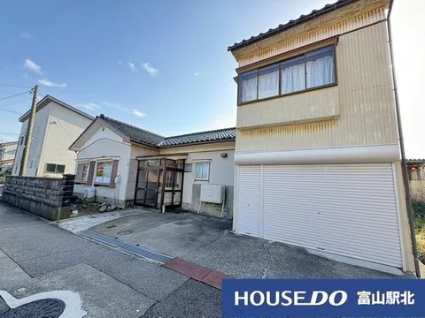 [Highly convenient location◎] Built-in garage available♪ Partial renovation in 2017…