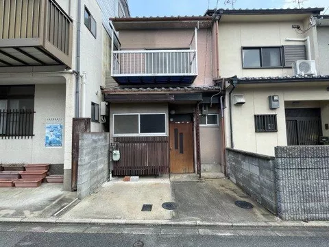 ◆ Location with abundant supermarkets ◆ Quiet residential area ◆ South-facing with good sunlight ◆ With garden