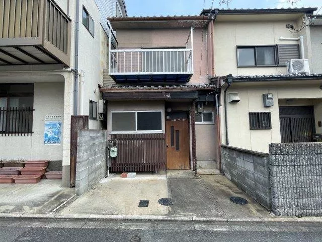 ◆ Location with abundant supermarkets ◆ Quiet residential area ◆ South-facing with good sunlight ◆ With garden