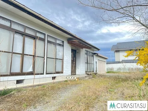 Popular single-story detached house☆ Spacious land of approximately 121 tsubo☆ With garage☆