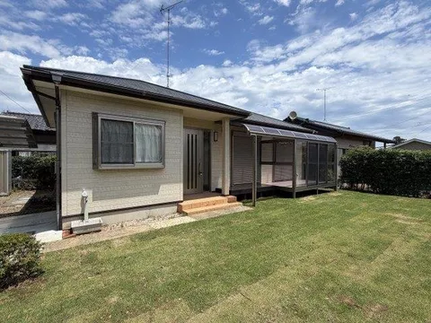 ◆Within a 10-minute walk to the station and convenience store!◆ Lawn replacement and partial interior renovation completed!