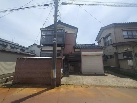 Higashi Honseiji (Sanjo Station) 2,980,000 yen