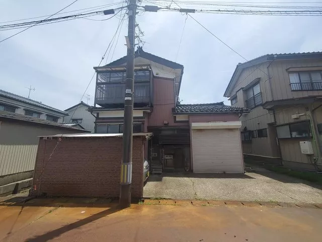 Higashi Honseiji (Sanjo Station) 2,980,000 yen