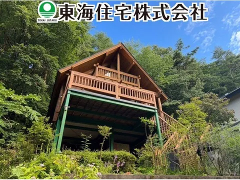 Lush green view! Can be used for permanent residence or as a vacation home / Log house with a fireplace!