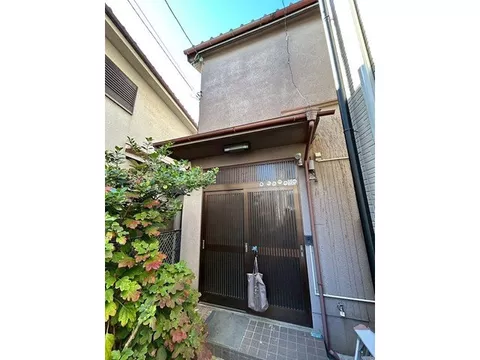 10 minutes on foot from the Osaka Monorail "Shibahara Handai-mae" station; well-equipped surrounding environment; 4DK + basement