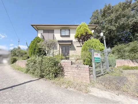 ■ Fukuya Real Estate Sales Kawanishi Branch ■ Surrounded by rural scenery with few neighboring properties, it's a resort area.