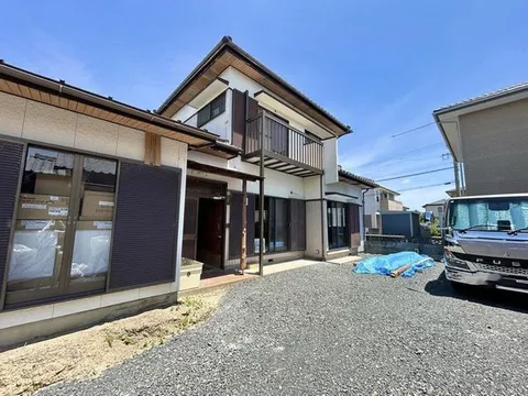 【Open House】Undergoing interior and exterior renovation / Parking for 4 cars available / 8-minute walk from Chotano-Ura Station