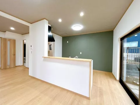 [Open House] Renovated interior and exterior / New earthquake resistance compliance / Water facilities replaced / Parking for 3 cars available