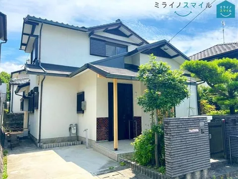 10 minutes by car to "Kozouji" Station! 5LDK! With Japanese-style room! Parking for 1 car possible! With garden!
