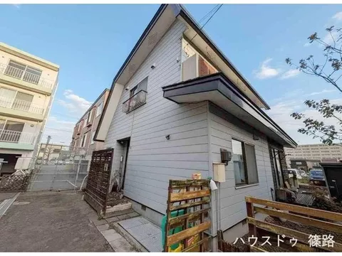 A large 28-tatami LDK! Fully renovated in a traditional Japanese modern style. Abundant commercial facilities.