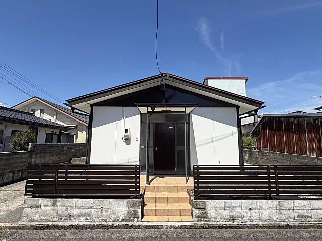 Used single-family home, JR San'in Main Line Tottori Station 24 minutes on foot