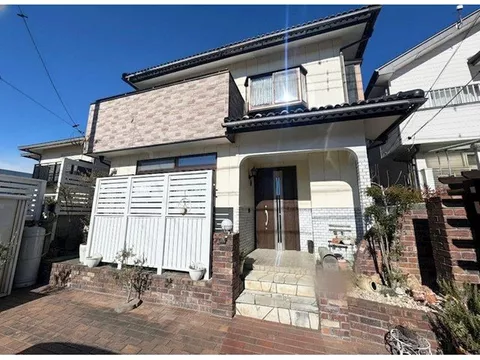 ◇Renovation history available◇About a 1-minute walk to the bus stop◇South-facing road