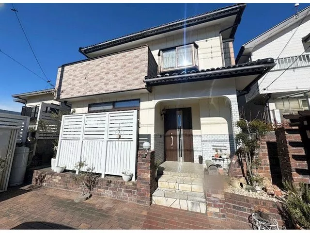 ◇Renovation history available◇About a 1-minute walk to the bus stop◇South-facing road
