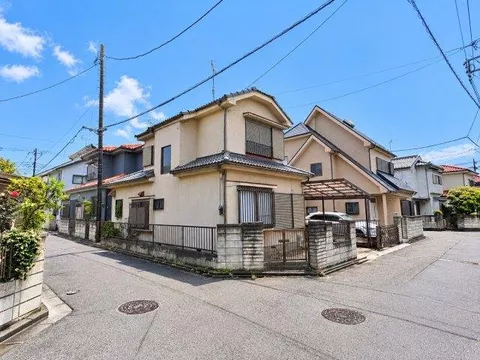 Within a 5-minute walk to elementary and middle schools! You can send your little children to school with peace of mind♪