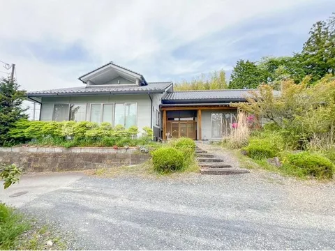 A large house built in pure Japanese style using cypress wood! It even has an irori (hearth)!