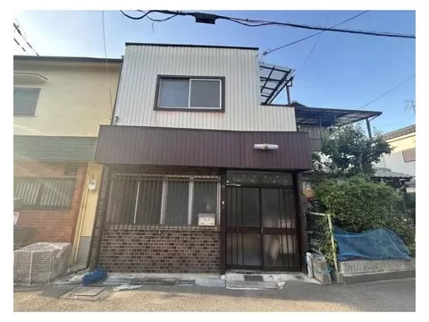 About 8 minutes on foot from Keihan Main Line "Kayashima," surrounding facilities are abundant, also recommended as an investment property