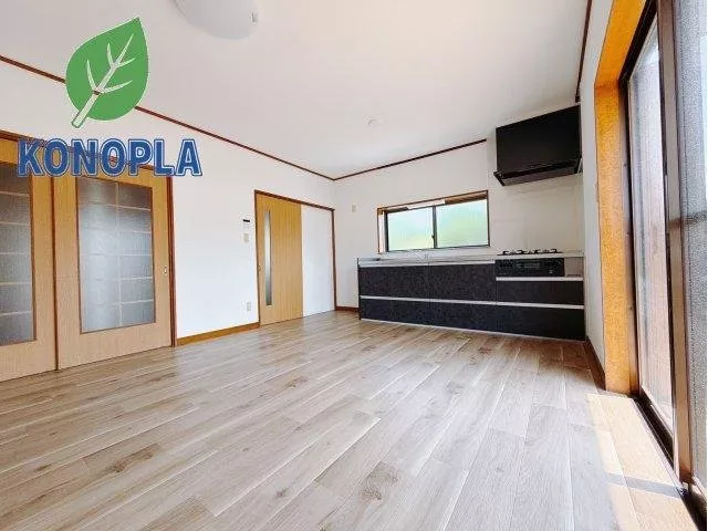 A home starting from around 30,000 yen per month, land area 143 tsubo, excellent access location.