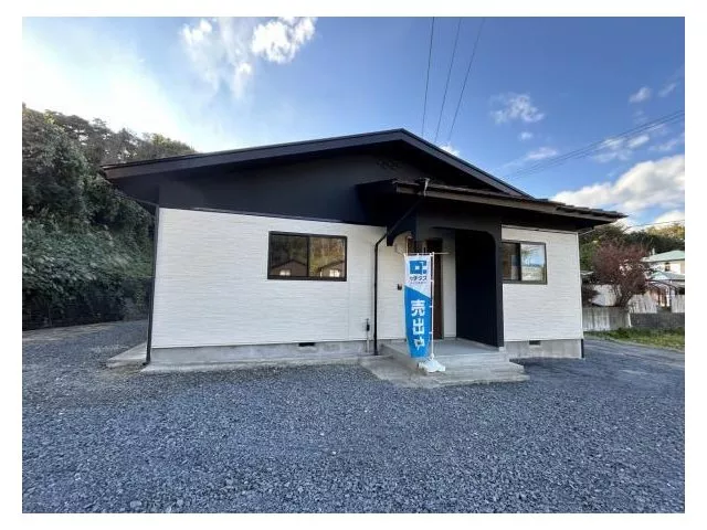 [Open House Held] [Interior and Exterior Renovation Completed] [New Water Facilities Replaced] 17-tatami LDK Single-story