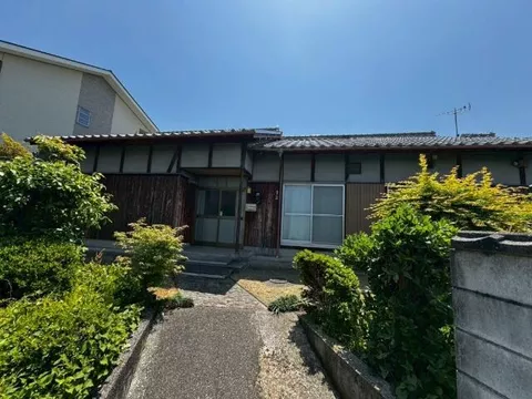 Shikokuchuo-shi, Tsutsunagi-cho (Iyo Mishima Sta.) Single story house, 4DK

4DK Single-storied house 5,000,000 yen
