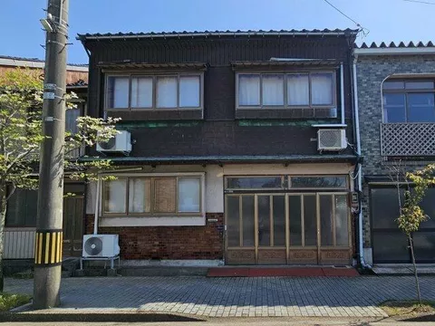 Imizu City, Yahata-cho 3-chome (Higashi-Shinminato Station) 2-story building 8DK