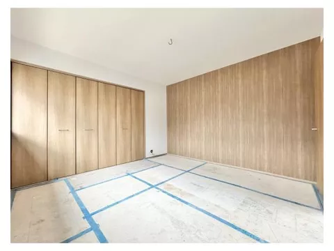 【Open House】Interior and exterior renovations planned / Move-in available within the year / Water facilities replaced / Parking for 2 cars available /