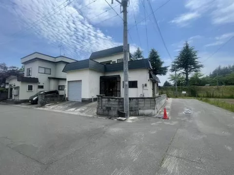 14 minutes on foot from Tobu Isesaki Line "Umejima"