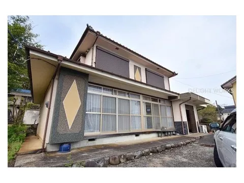 Land area of 224 tsubo. A spacious 6LDK that accommodates work, hobbies, and family.