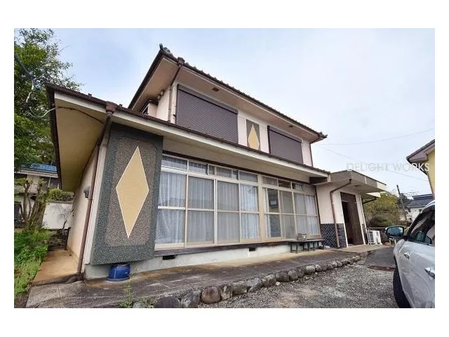 Land area of 224 tsubo. A spacious 6LDK that accommodates work, hobbies, and family.